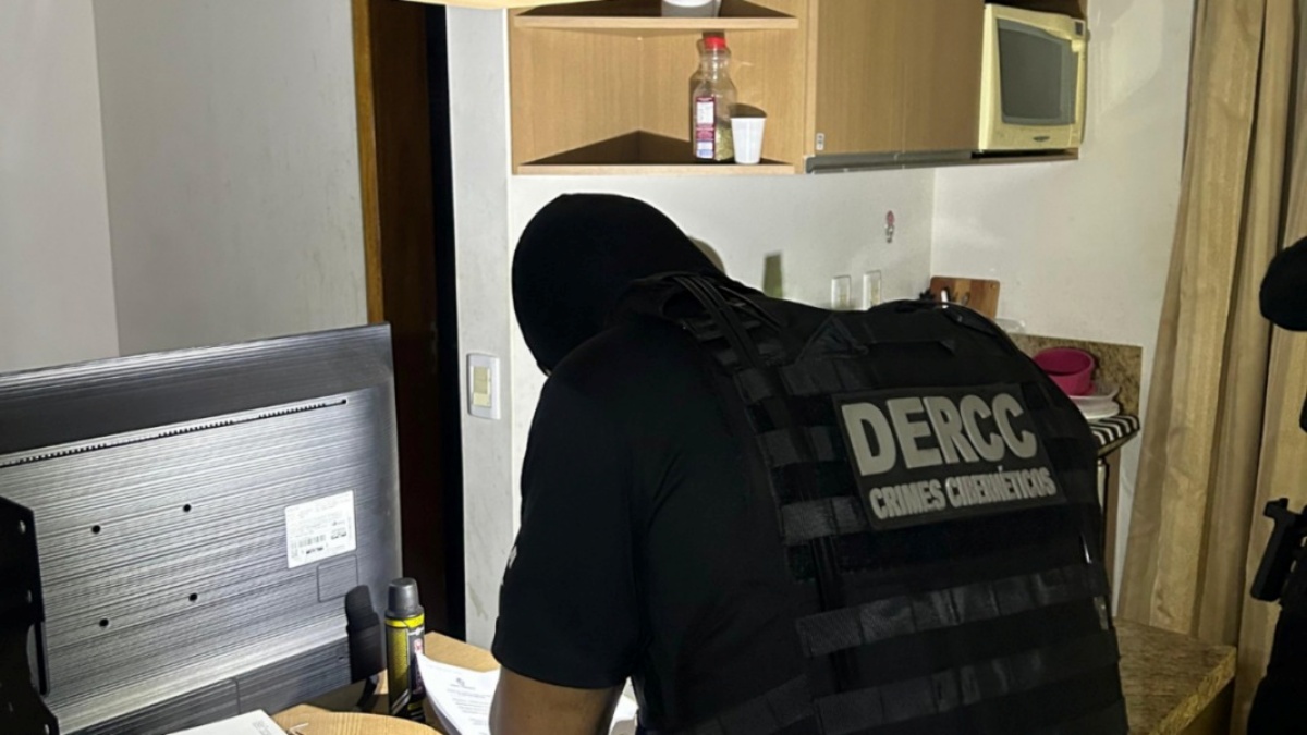 Operação da Polícia Civil desmantela grupo que prometia 'limpar nome' em Goiânia