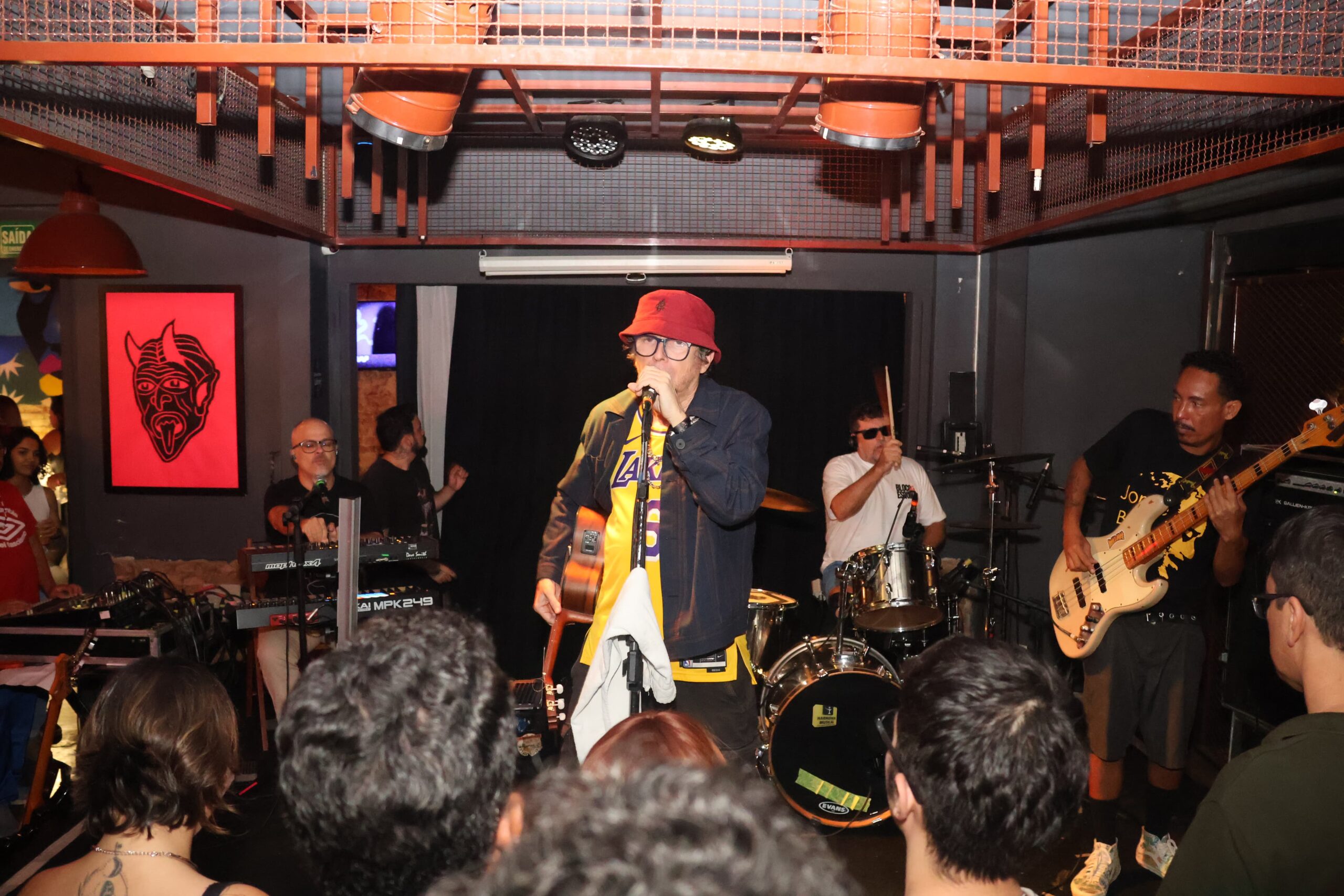 Mundo Livre levou manifesto mangue-punk ao Shiva