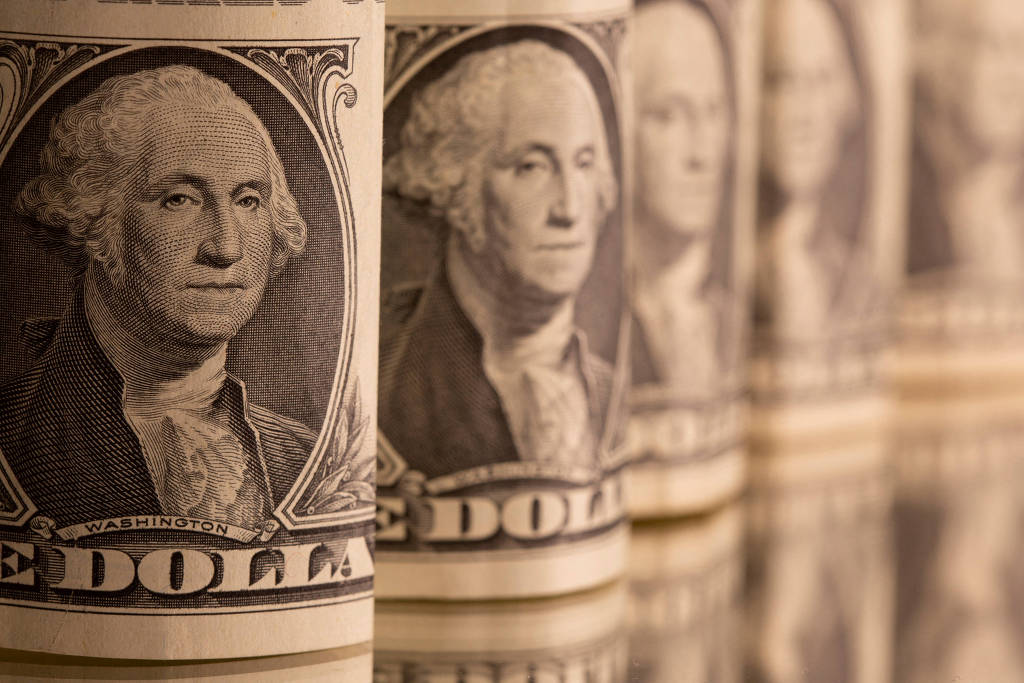 Dólar desacelera alta e Bolsa estabiliza após governo recuar em parte das medidas sobre IOF