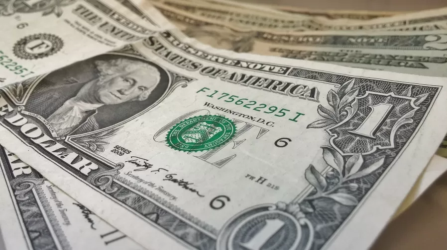 Após estabilidade na abertura, dólar sobe e Bolsa cai nesta quarta-feira (14)