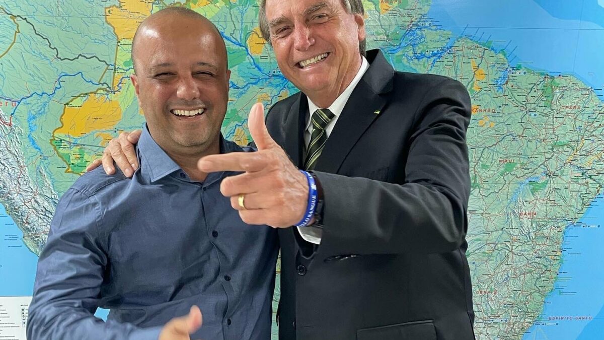 Bolsonaro dá ultimato a Vitor Hugo após crise no PL: "Pare de criar confusão ou será expulso"