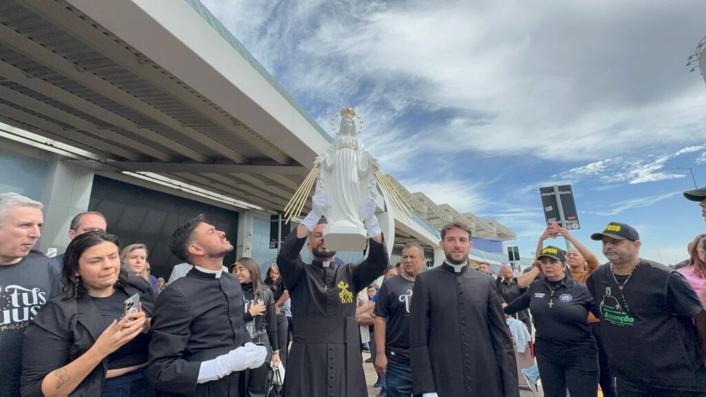 Totus Tuus 2025: Imagem de Nossa Senhora das Graças chega a Goiânia e emociona fiéis