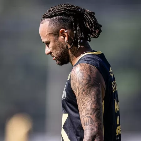 Com Neymar na reserva, Cleber esboça Santos para decisão