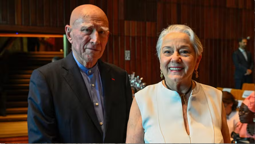 Viúva de Sebastião Salgado comprou 1ª câmera do fotógrafo