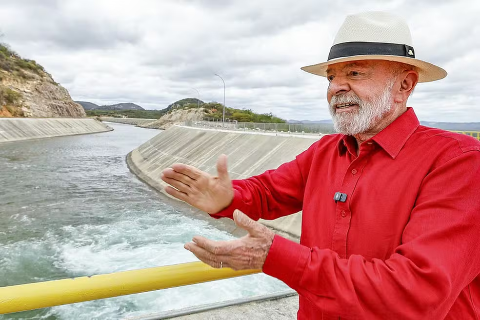 'Não podemos votar em qualquer tranqueira', diz Lula em evento