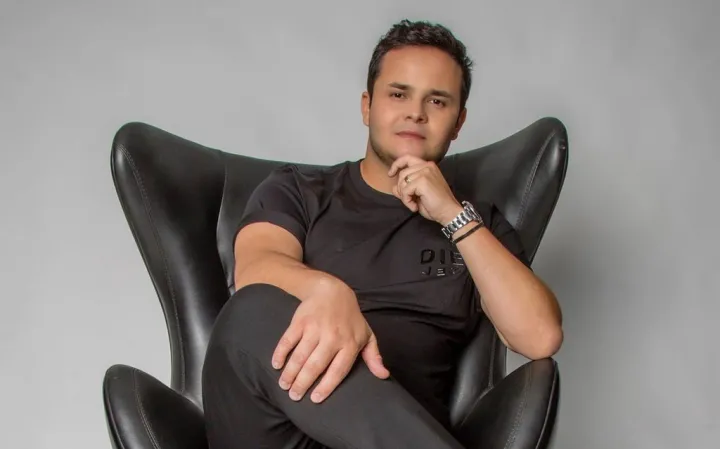 Cantor Matheus, da dupla com Kauan, perde R$ 700 mil após ter celular furtado em SP