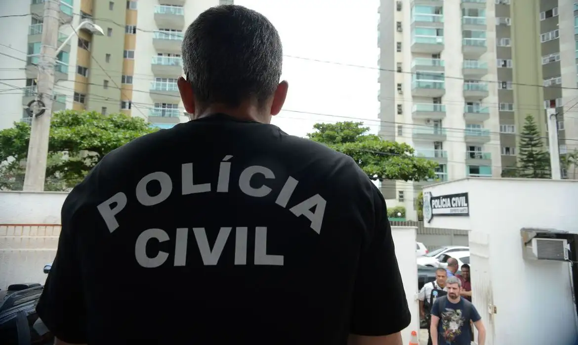 Quatro adolescentes são apreendidos em operação contra rede de crimes de ódio na internet