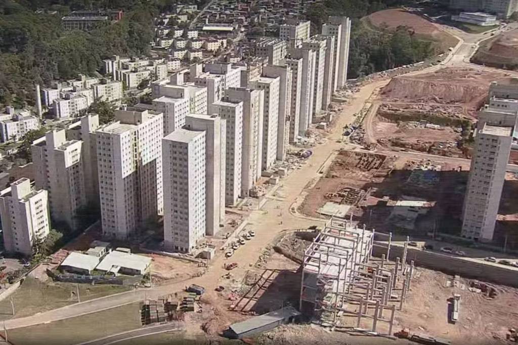 Elevador de obra despenca e deixa três mortos