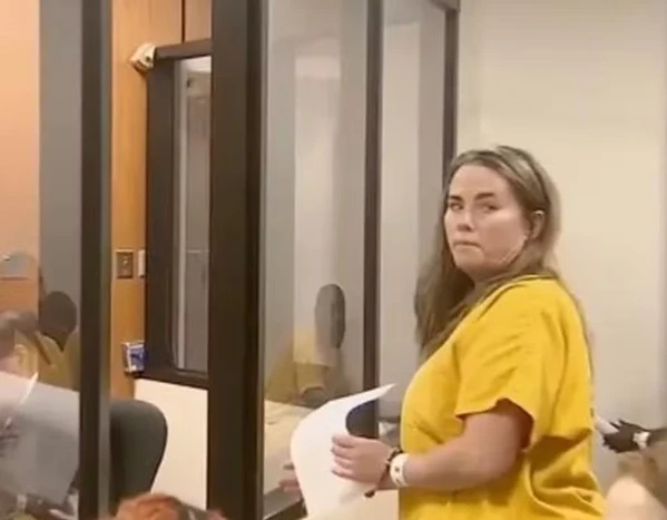Mulher é presa após agredir criança que a chamou de 'gorda' dentro de avião