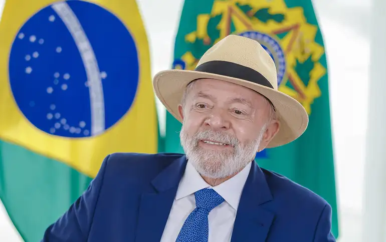 Lula cobra ministro em evento do MST, mas evita sinais sobre eventual demissão