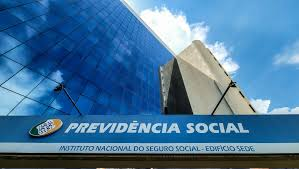Presidente do INSS bloqueia novos descontos de consignado para aposentados