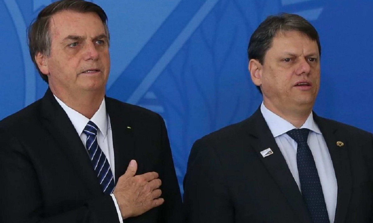 Distorção e silêncio de Tarcísio sobre golpismo de Bolsonaro irão à prova no STF