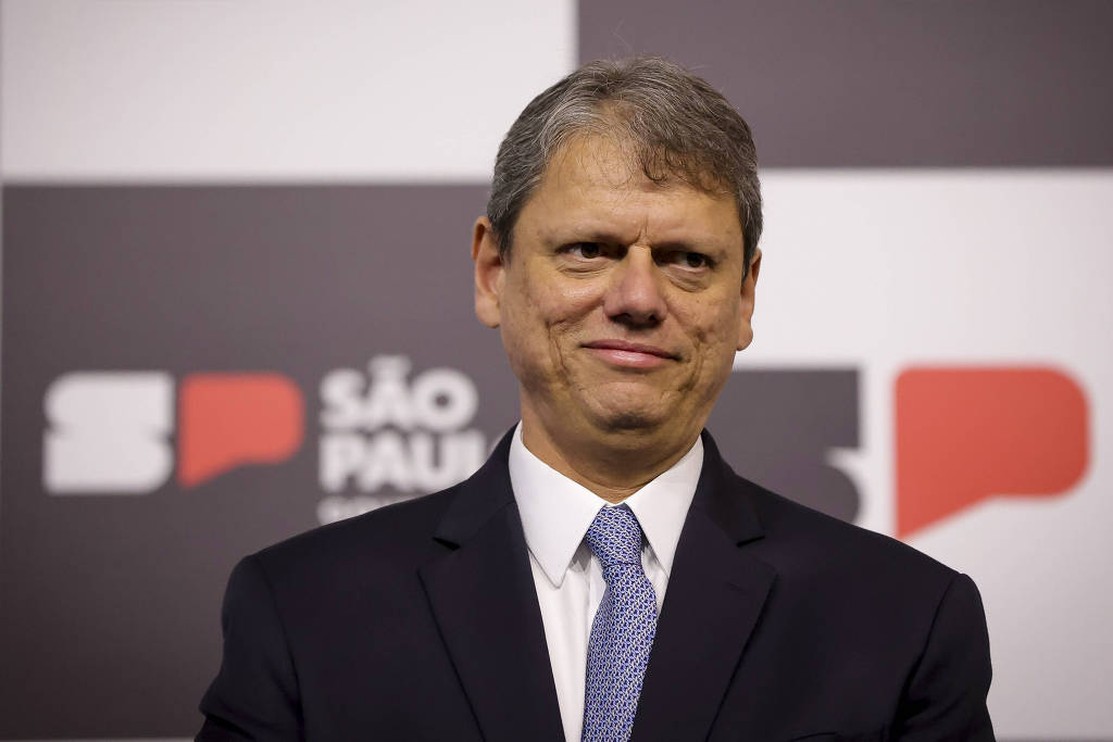 Tarcísio lança contraponto a Lula com tietagem, religião e primeira-dama em destaque