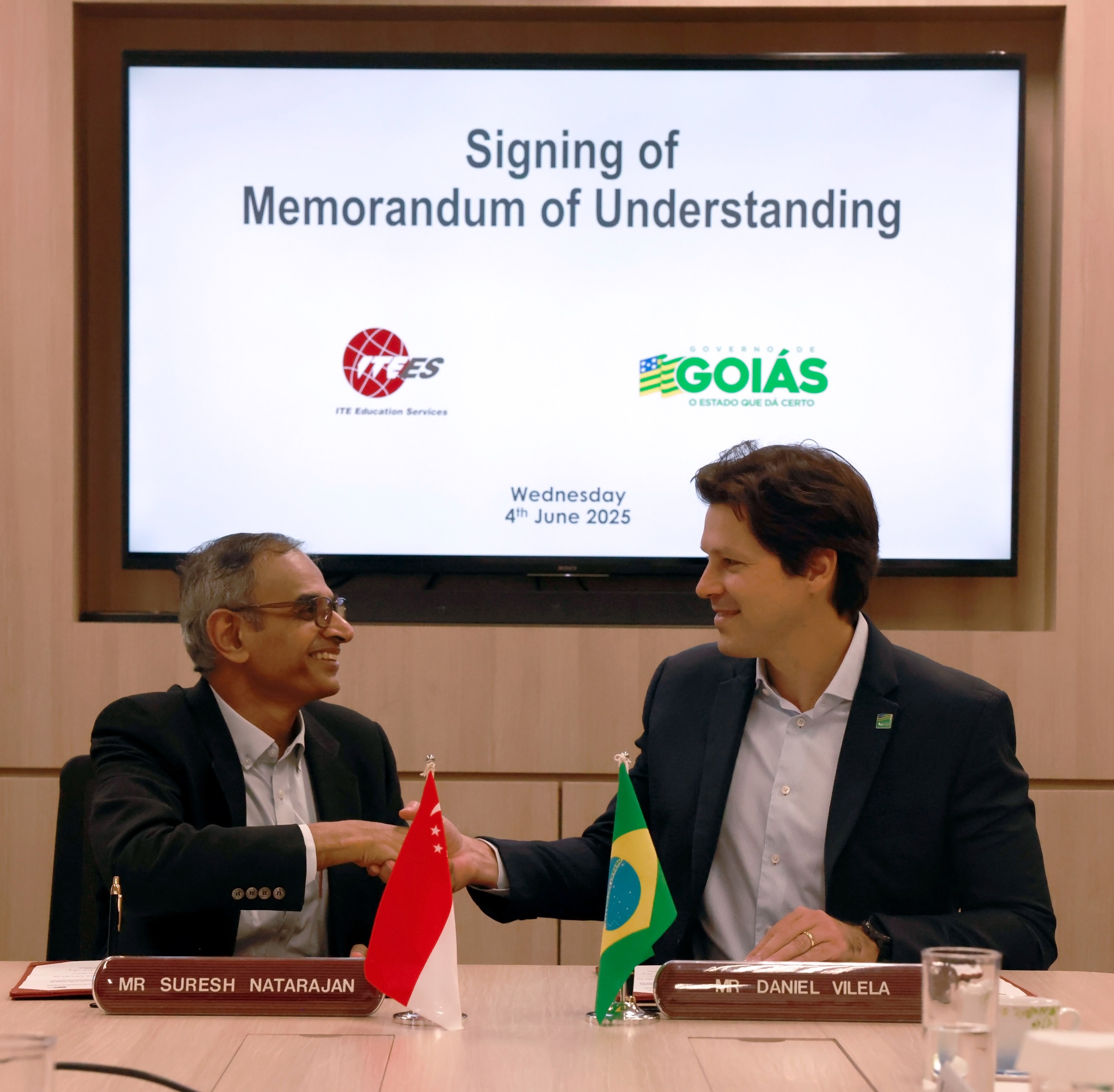 Daniel Vilela assina acordo que sela parceria com instituto de Singapura referência em tecnologia