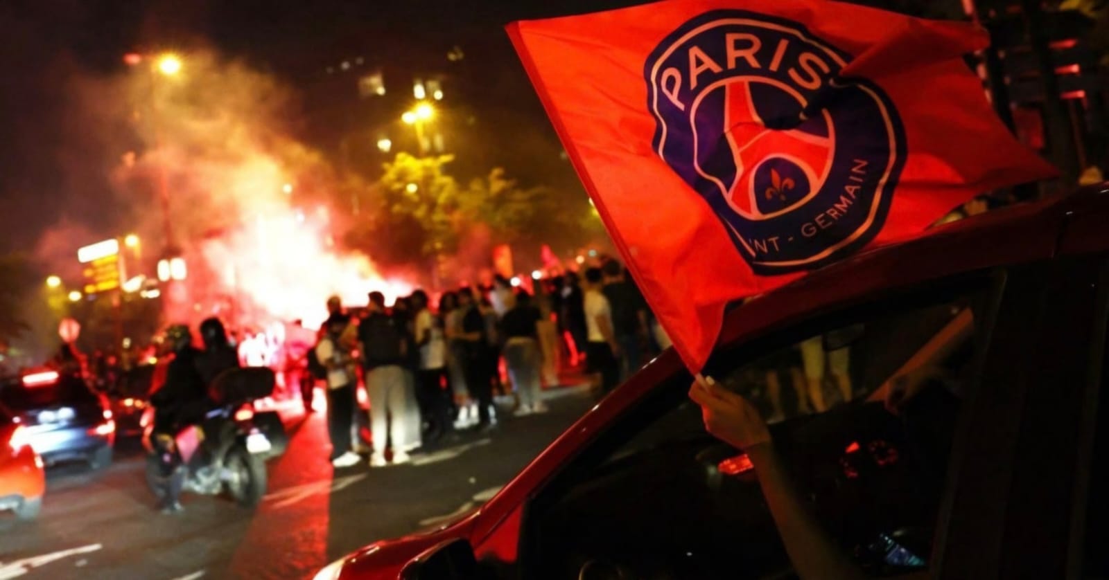 Dois mortos, 221 feridos e 559 detidos em noite de caos após título do PSG
