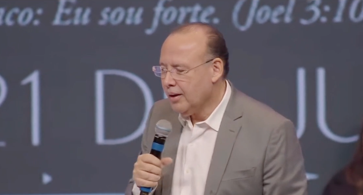 Líder da Vieira diz que crescimento de evangélicos diminuiu por culpa do bolsonarismo