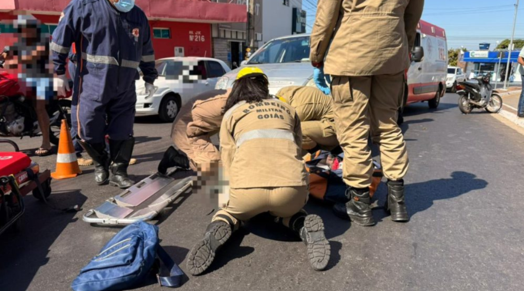 Motociclista de 31 anos fica ferida após ser arrastada por carro em Catalão