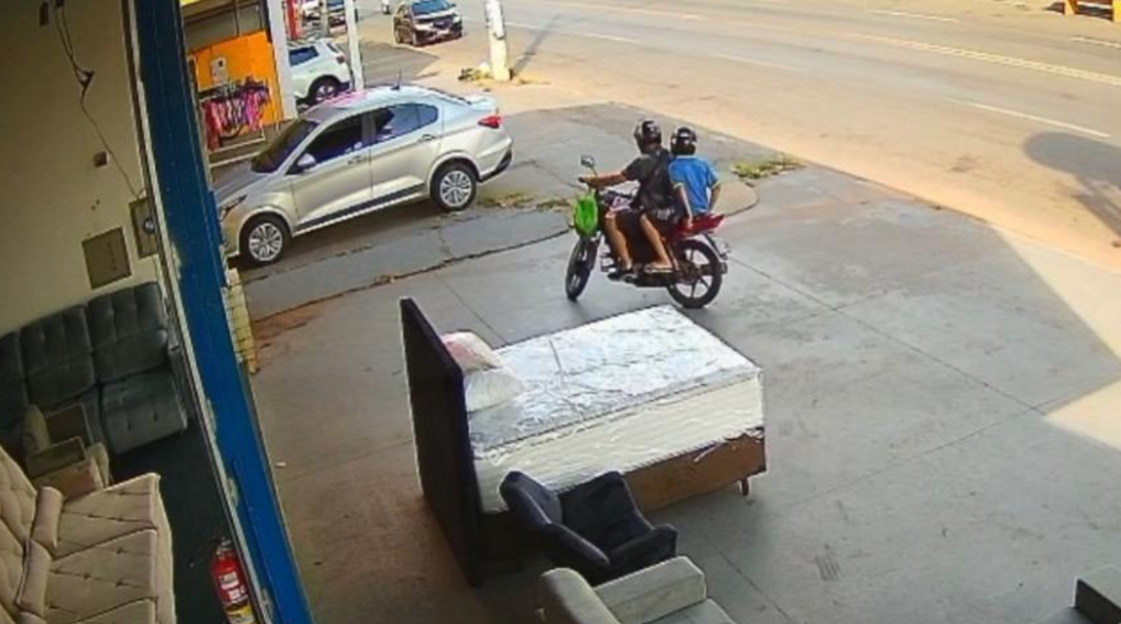 Pai é preso após incentivar filho a roubar bicicletas em Aparecida de Goiânia
