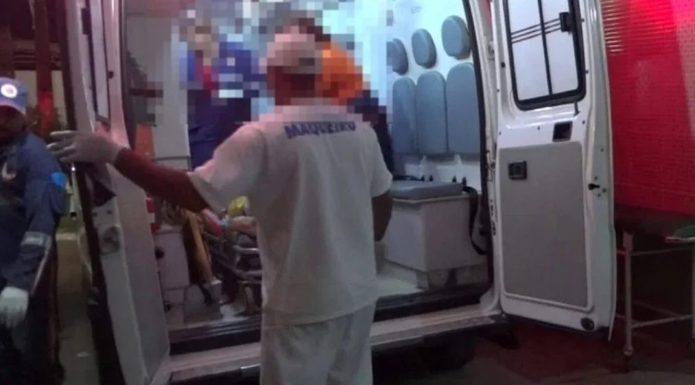 O agressor permaneceu no local do crime e foi detido por policiais militares