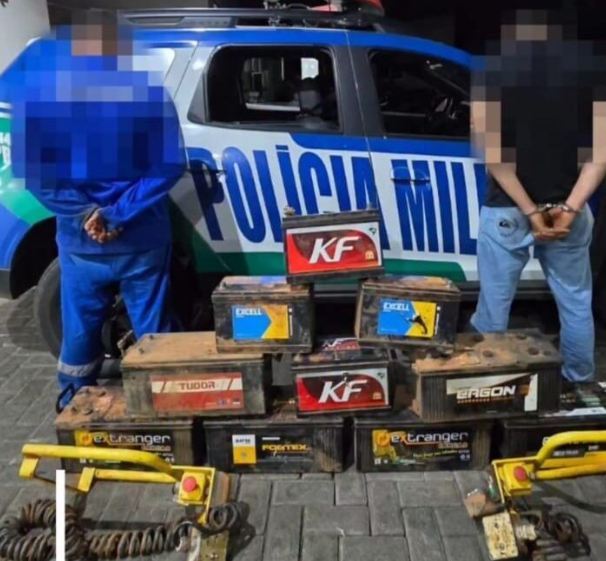 Dupla é presa em flagrante por roubo de baterias avaliadas em R$ 50 mil em Aparecida