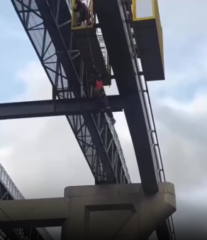 Operário cai de plataforma em obra do monotrilho, mas é salvo por cordas de segurança