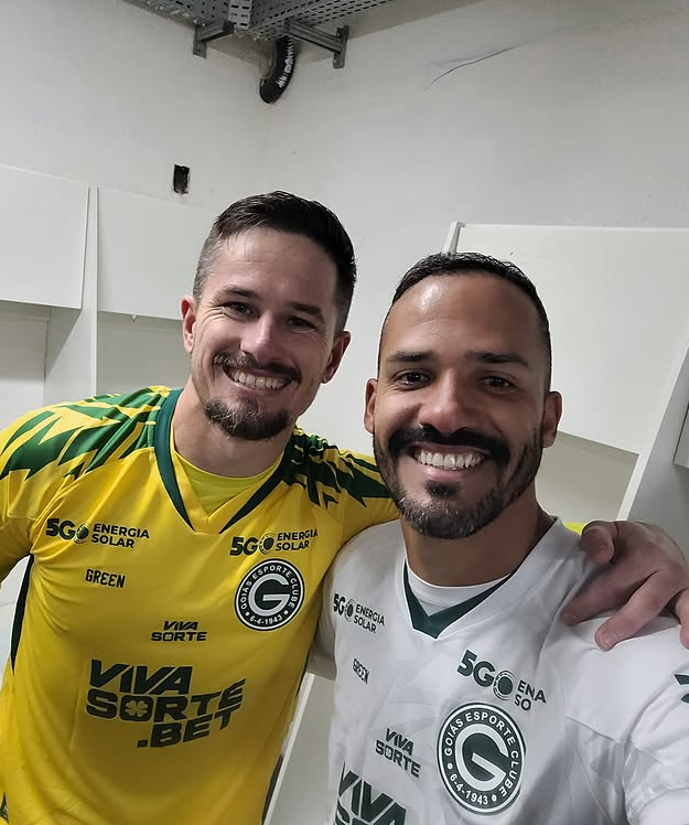 Goiás vira contra Chapecoense no último minuto e retoma liderança na Série B