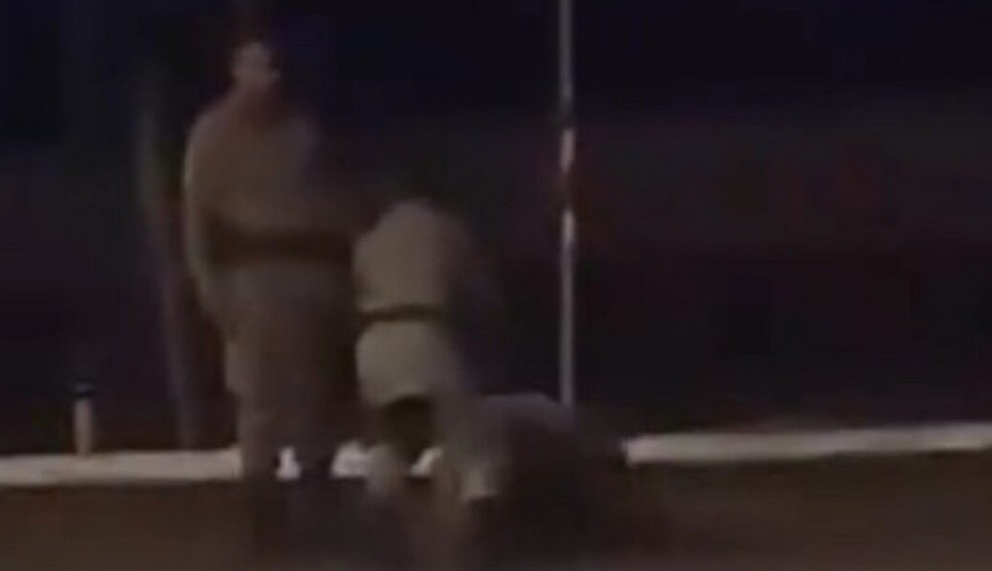 Morador de rua é espancado por policiais após pedir comida em lanchonete de Formosa