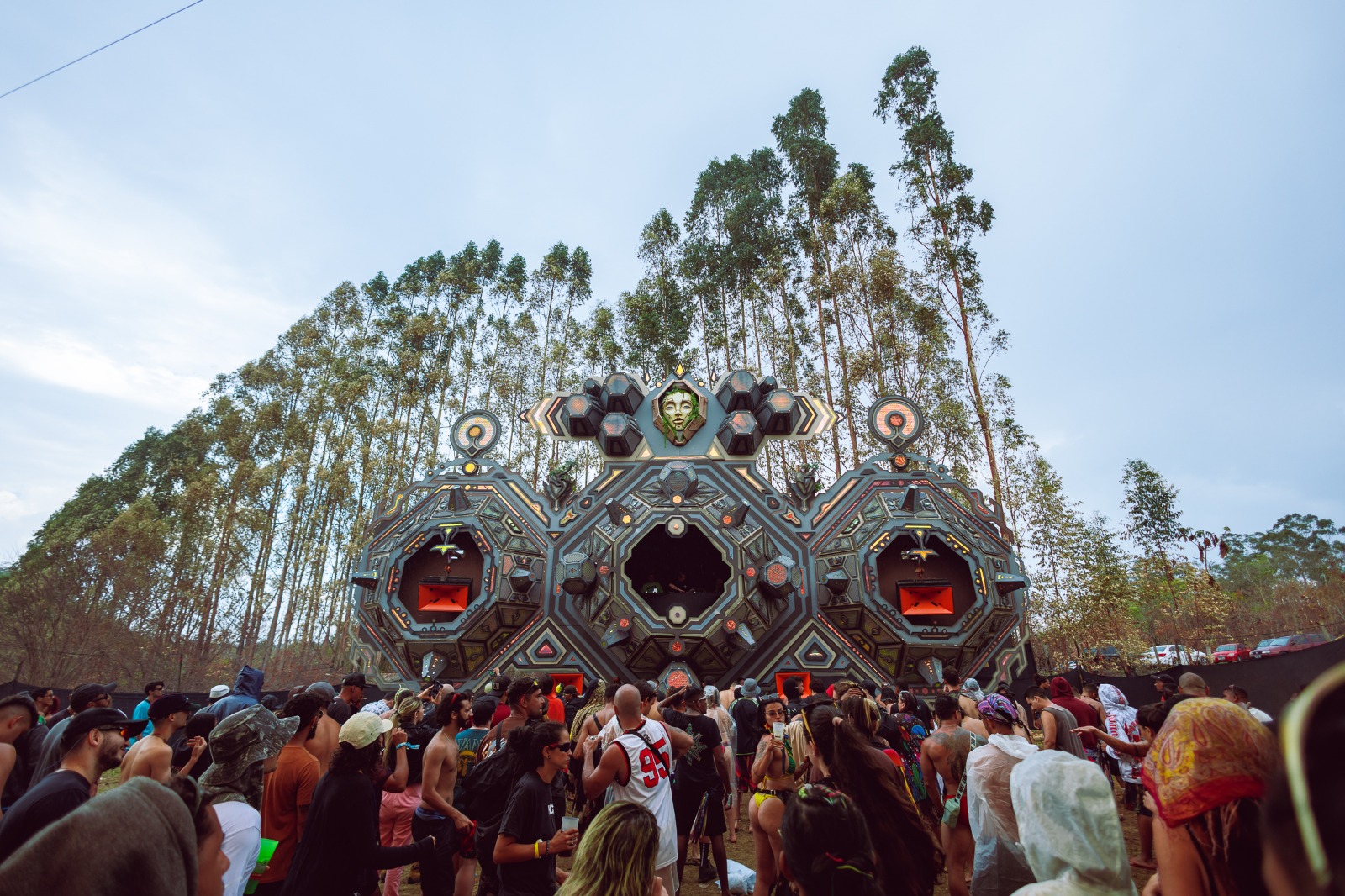 Hipnótica celebra 13 anos com festival em Goiânia e show de Astrix