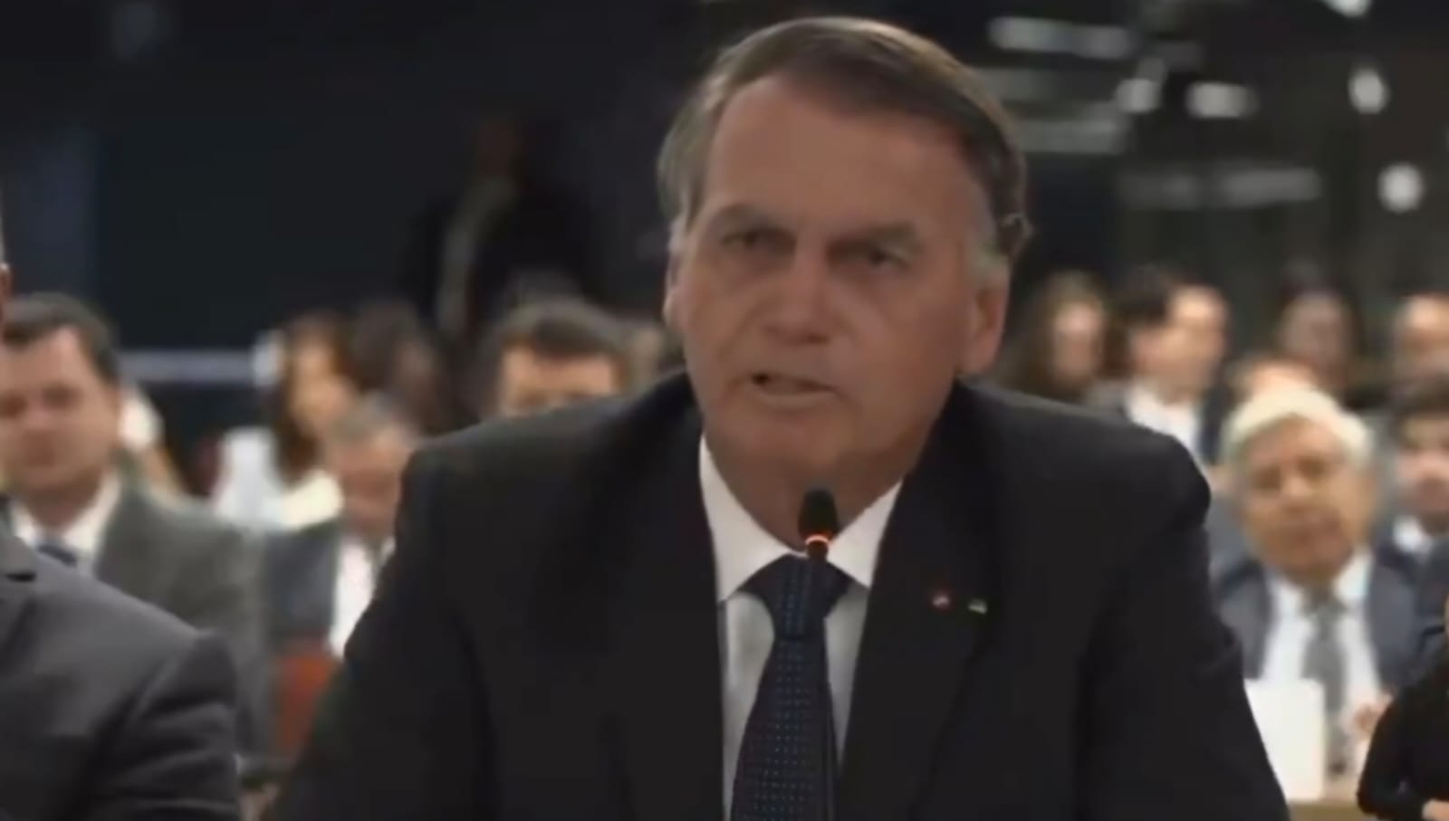 Em depoimento no STF, Bolsonaro nega trama golpista, afirma que “agiu dentro das quatro linhas” e que “entubou as eleições”