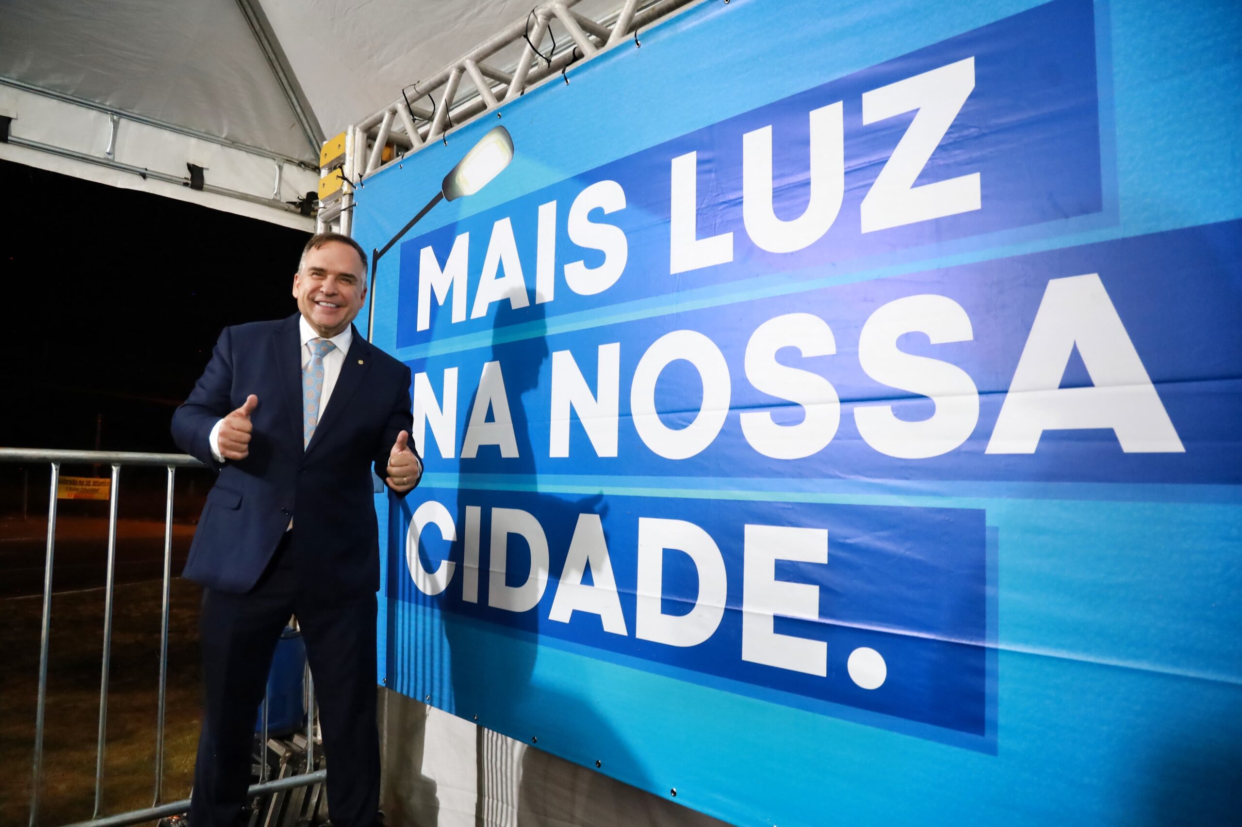 Prefeito Sandro Mabel leva iluminação de LED a 142 bairros da região Sudoeste