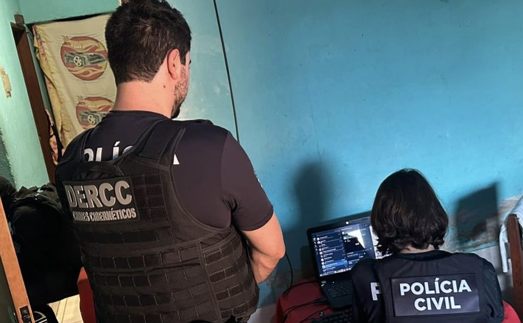PCGO cumpre mandado de busca e apreensão em casa de adolescente investigado por armazenar pornografia infanto-juvenil