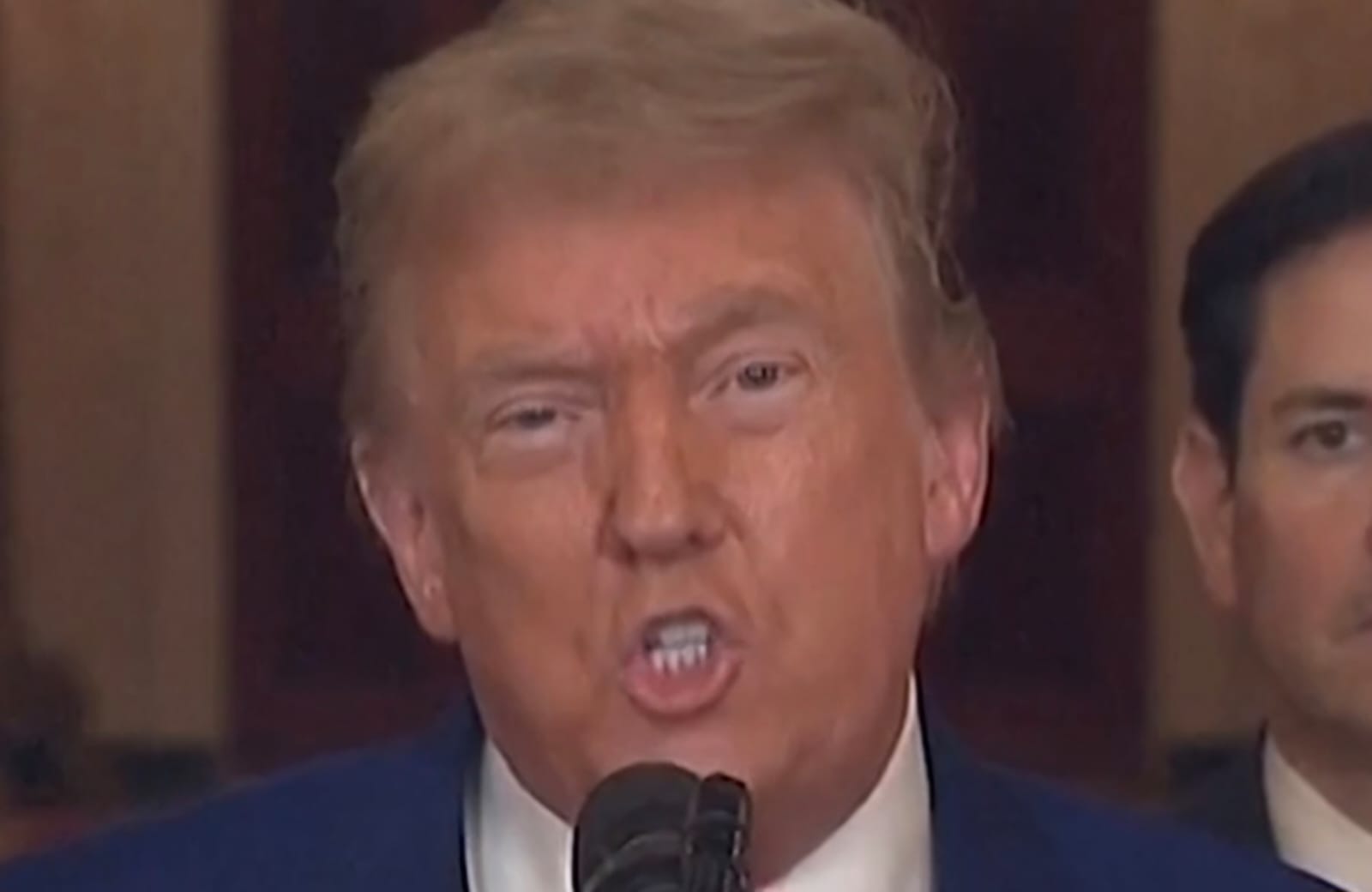 Trump ameaça novos ataques se Irã recusar acordo de paz após destruição de instalações nucleares