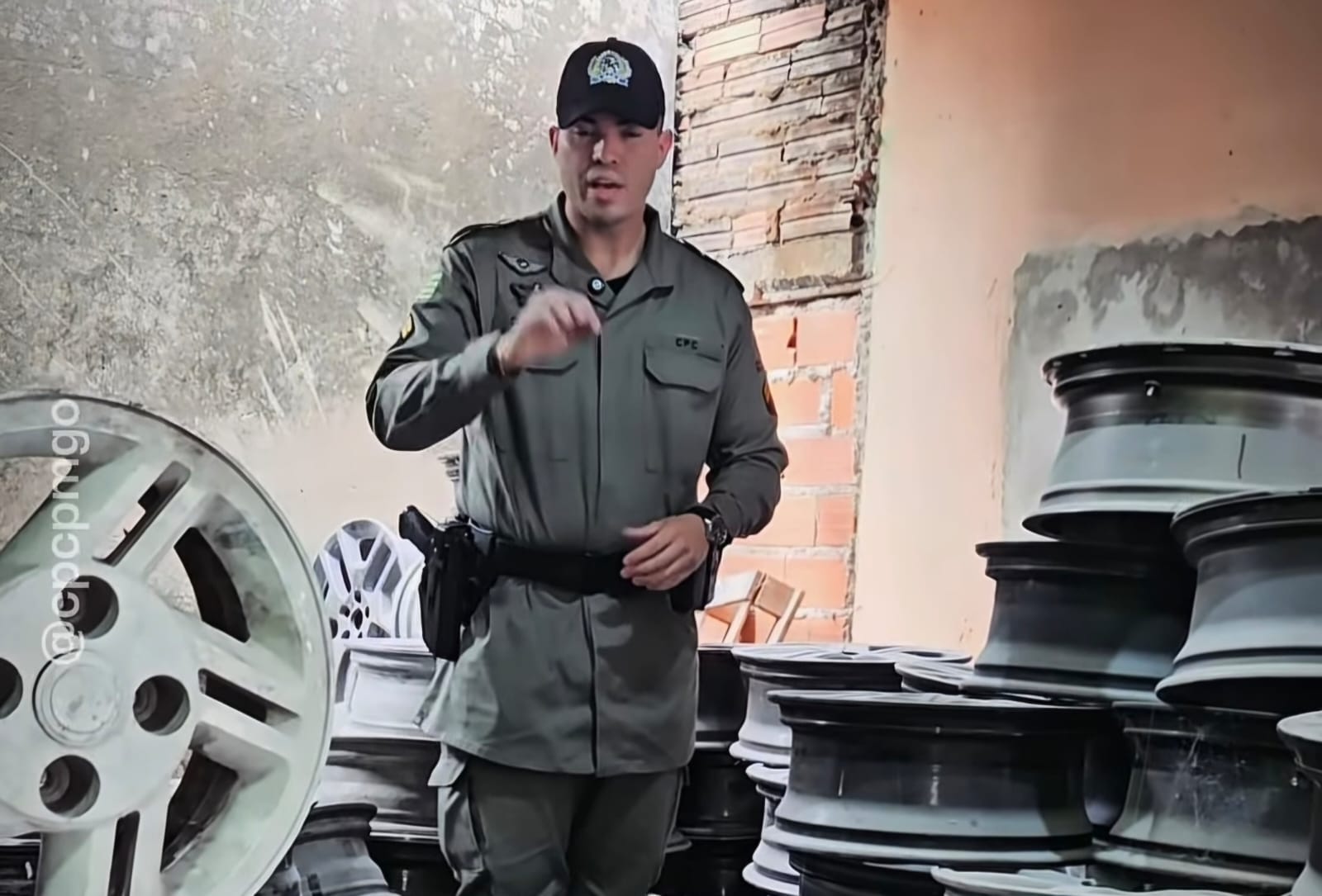 Polícia encontra 500 rodas roubadas em falsa oficina em Goiânia e desmonta quadrilha