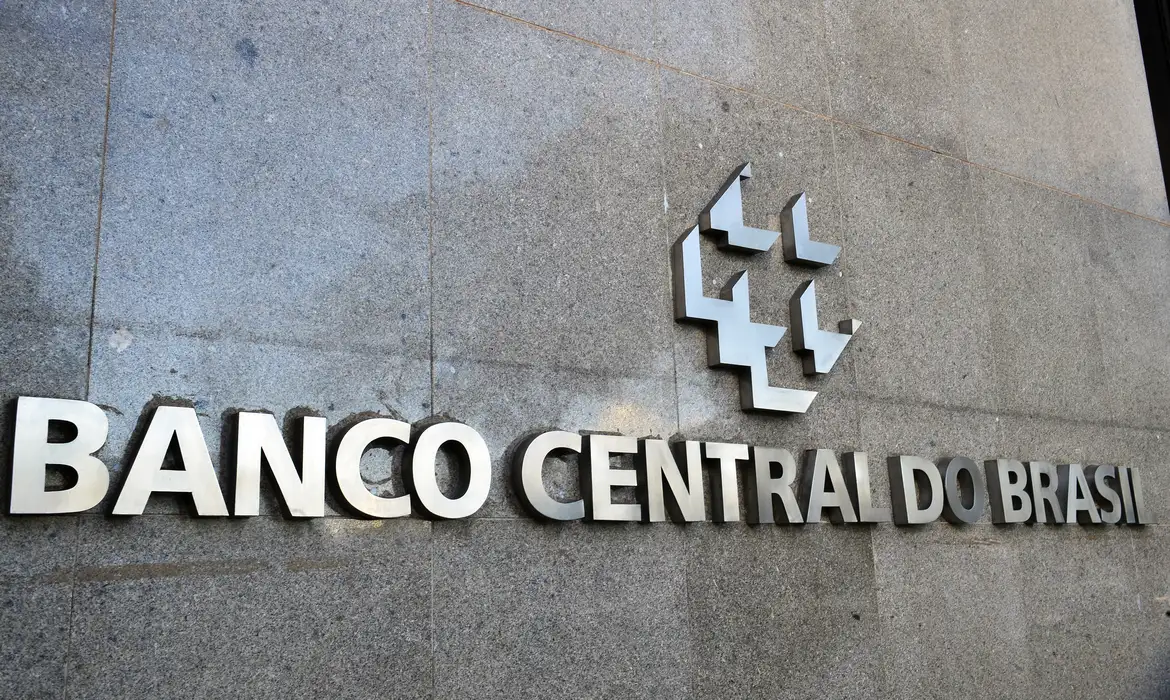 Economistas voltam a reduzir a projeção da inflação para 2025