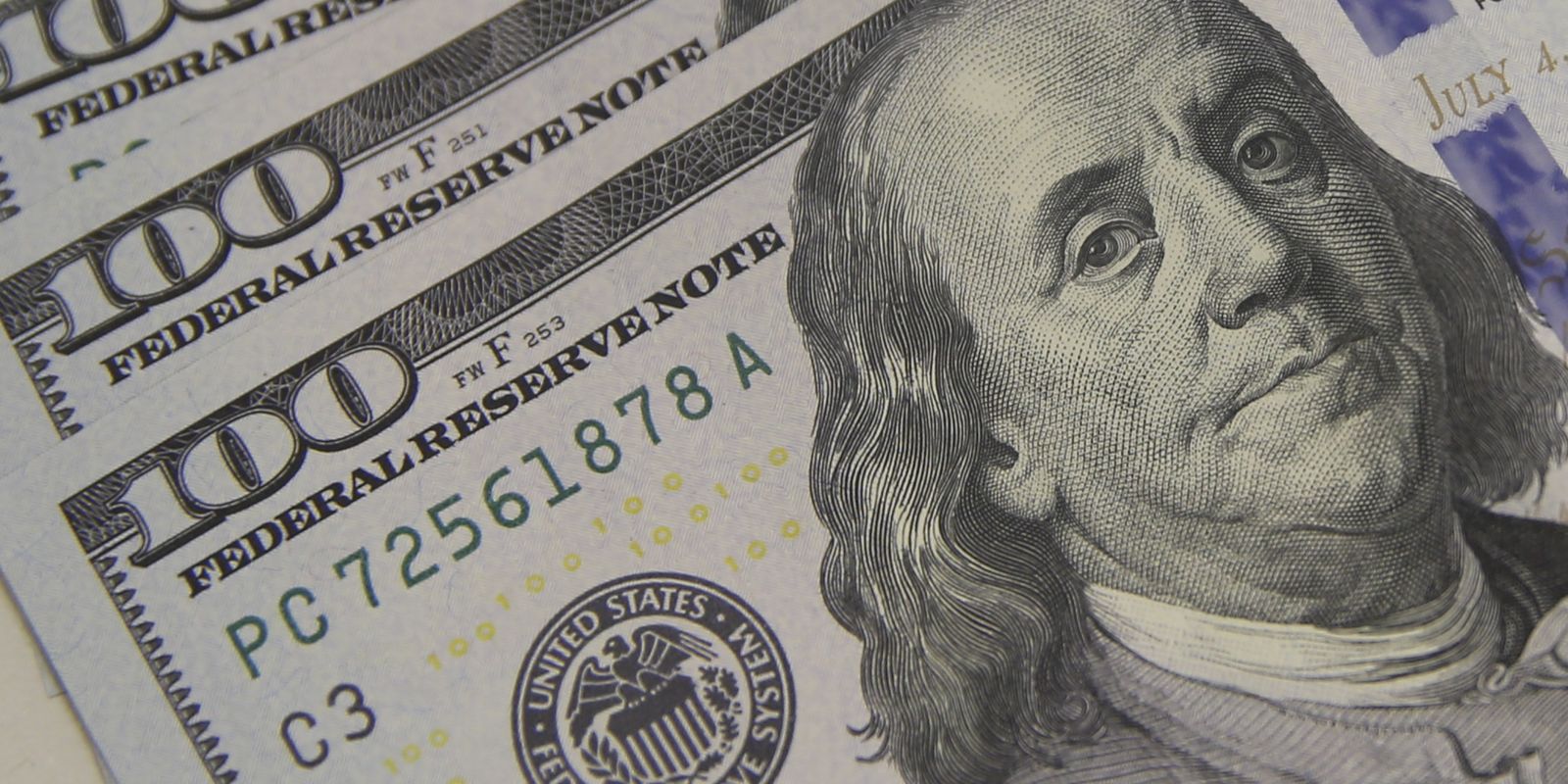 Dólar em queda e bolsas instáveis com pacotes fiscais no horizonte