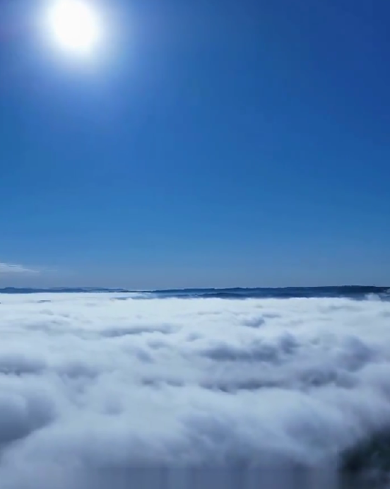 Sol brilha além das nuvens: imagem de drone revela luz por trás do cinza