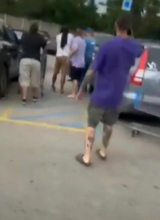 Homem esfaqueia 11 pessoas em loja do Walmart nos EUA e causa pânico em Michigan