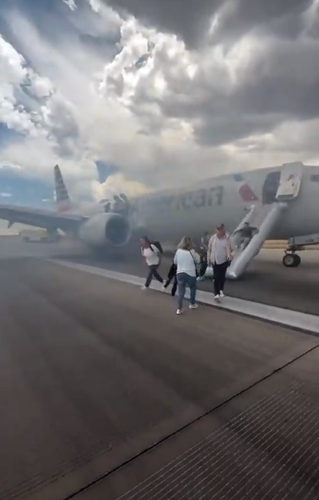 Avião da American Airlines é evacuado após falha mecânica e fogo nos EUA