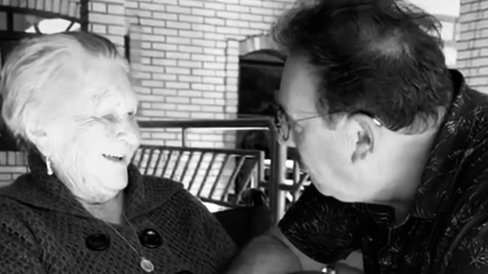 Mãe do apresentador Ratinho morre aos 88 anos