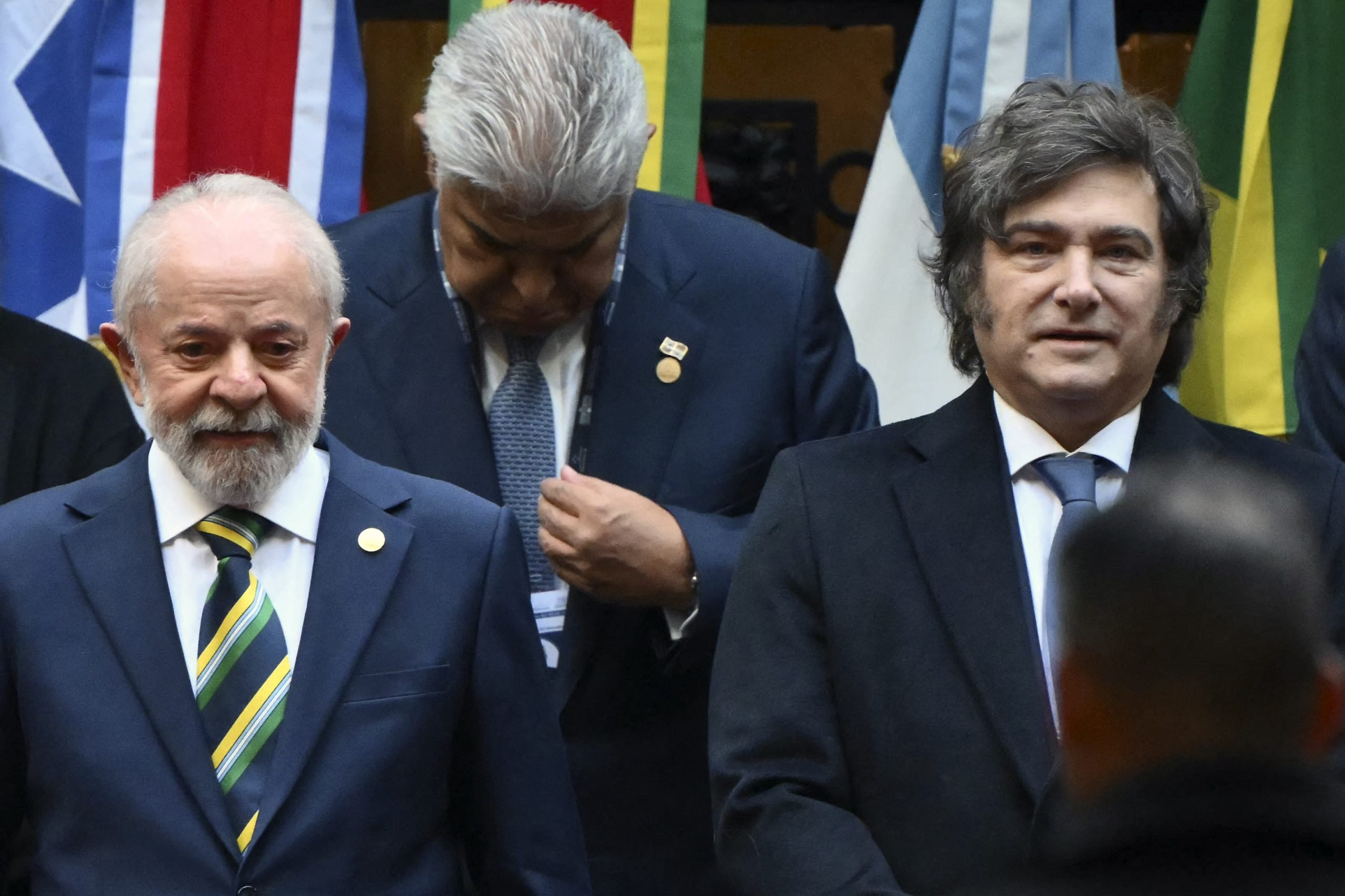 Lula defende Mercosul e Milei critica bloco em cúpula na Argentina