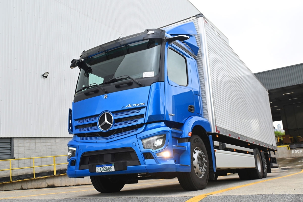 Mercedes-Benz eActros é o caminhão elétrico com a maior autonomia no Brasil