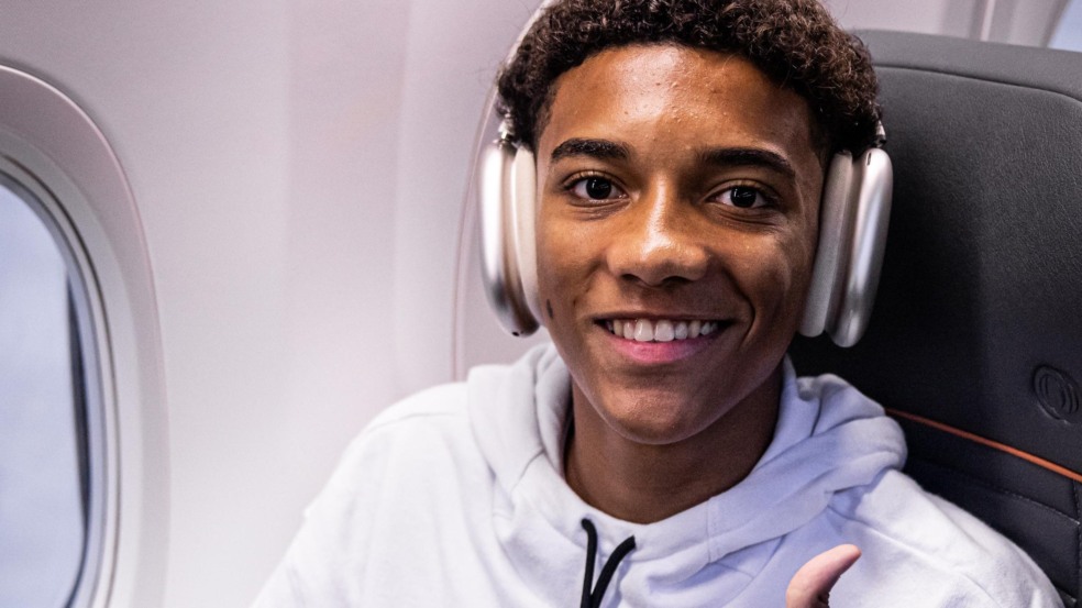 Robinho Jr vira titular do Santos aos 17 anos