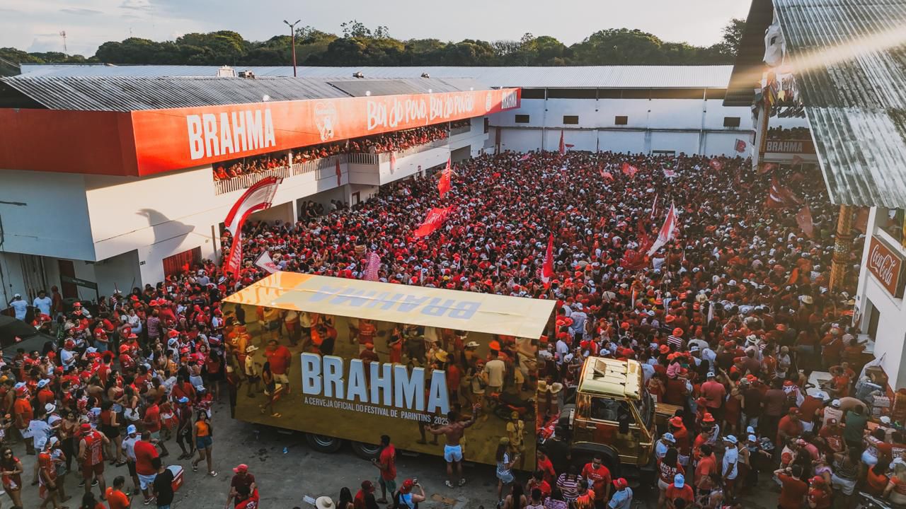 Brahma leva caminhão dourado para celebração do título do Garantido