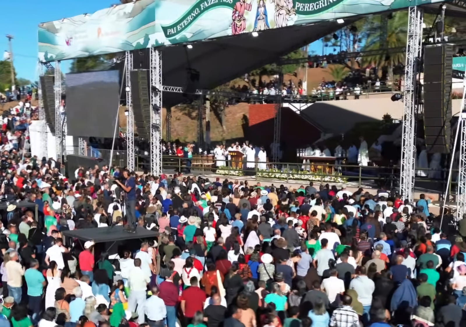Romaria do Divino Pai Eterno chega ao fim com multidão em Trindade, missa solene, procissão e presença de autoridades