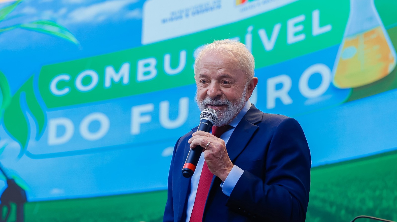 Lula sinaliza diálogo com EUA, mas avisa: reciprocidade será aplicada se tarifaço não recuar
