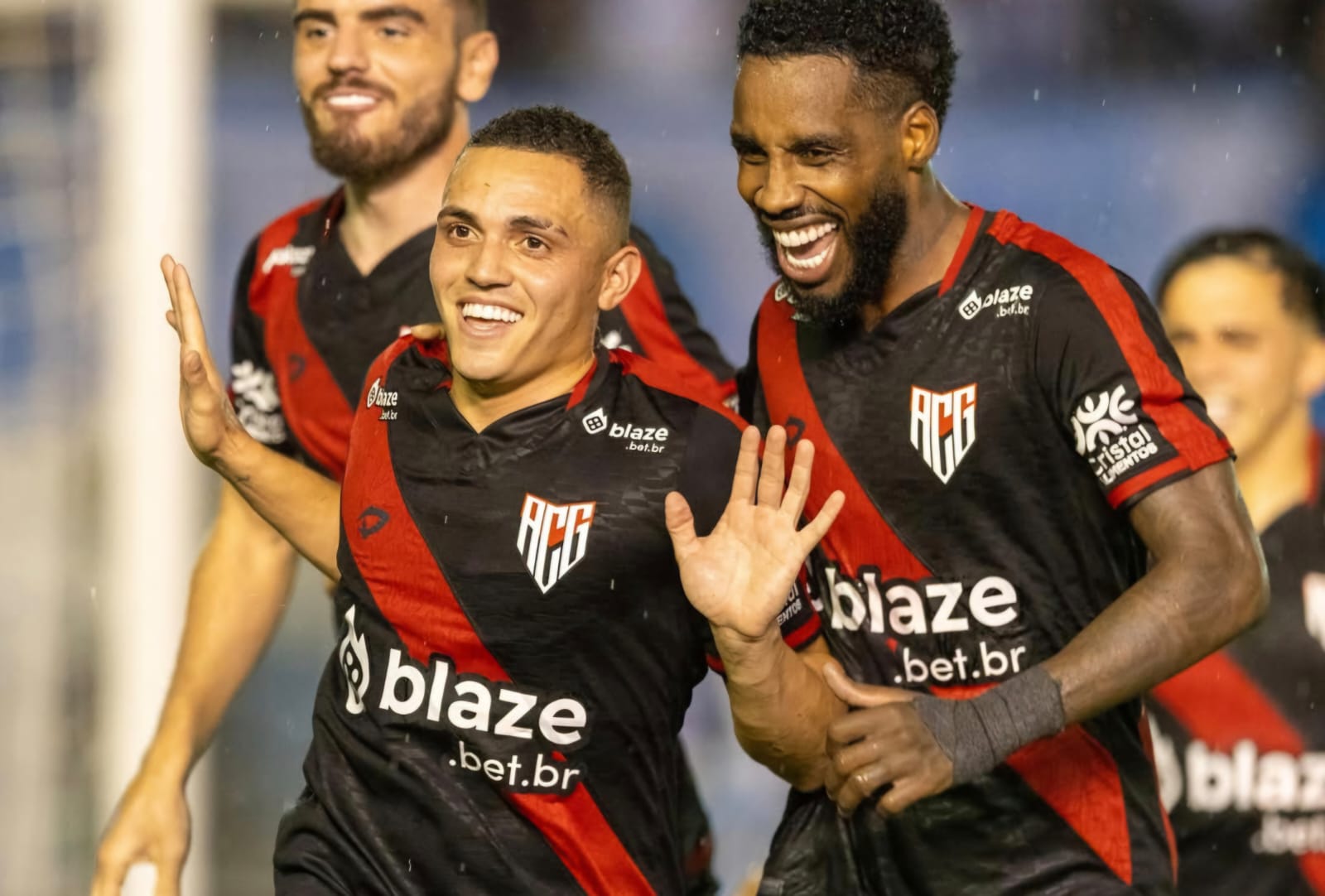 Atlético-GO sai na frente duas vezes, mas sofre empate do Paysandu na Curuzu, em Belém
