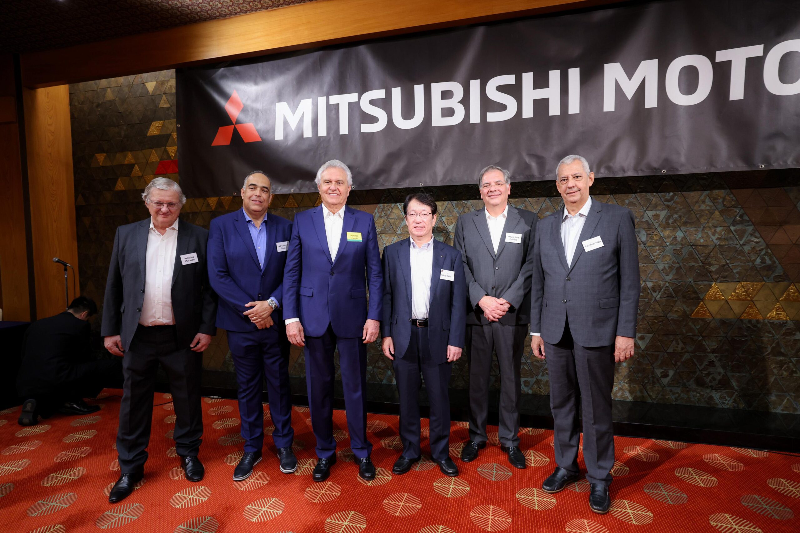 Impacto na economia de Catalão: em Tóquio, Caiado conquista autorização para exportar veículos Mitsubishi fabricados em Goiás