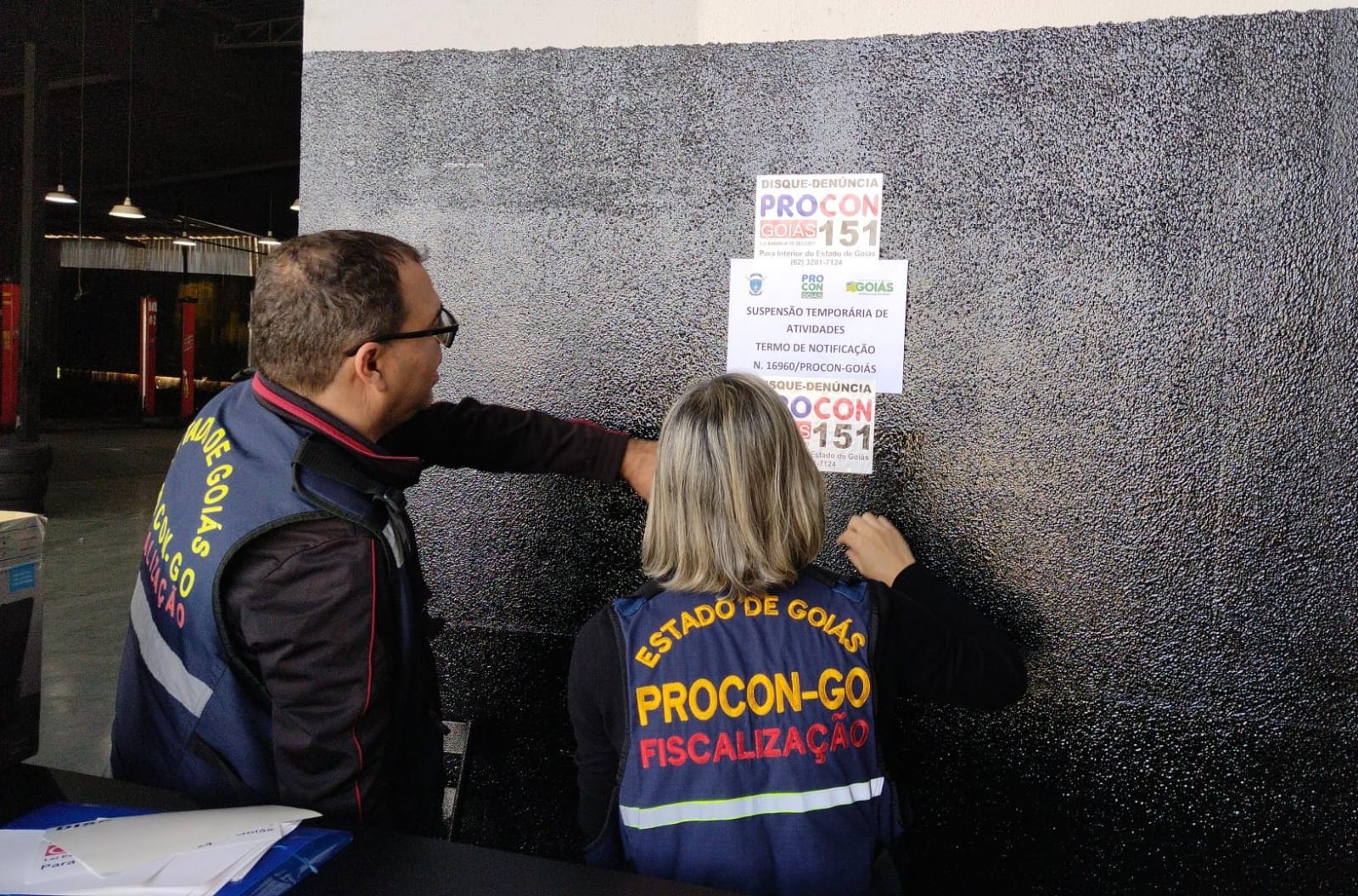 Procon suspende funcionamento de revendedora de pneus que obrigava clientes a levar produtos mais caros