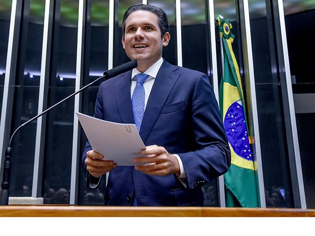 Hugo Motta emprega três funcionárias fantasmas e demite duas após denúncia