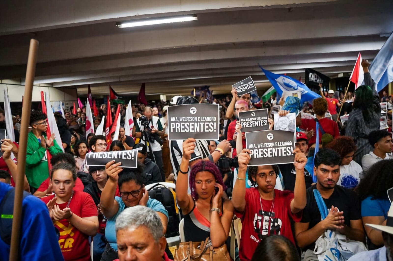 Congresso da UNE começa com ato emocionante em homenagem a estudantes mortos na BR-153